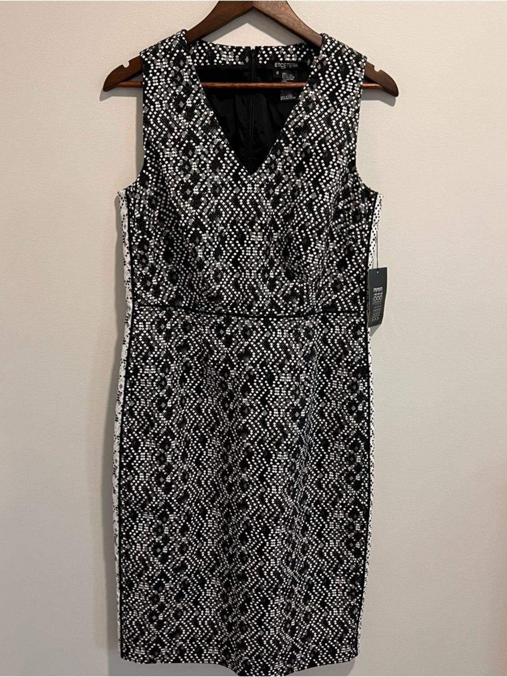 NWT ETCETERA Black & White Patterned V-Neck Sheath Dress